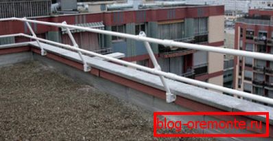 Парапет на равном крову