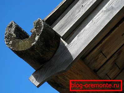 Стари дрвени олуци
