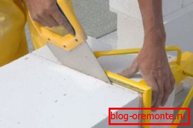 Да бисте сечиво савршено глатко, најбоље је користити посебан квадрат који се може купити у продавници или направити сам Да бисте сечиво савршено глатко, најбоље је користити посебан квадрат који се може купити у продавници или направити сам