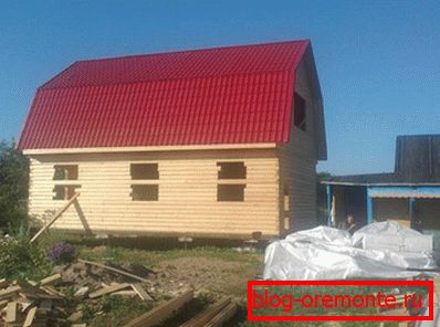 Сеоска кућа из сувог бара у завршној фази изградње Сеоска кућа из сувог бара у завршној фази изградње