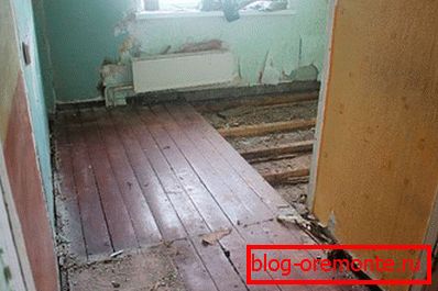 Демонтирање старог дрвеног пода