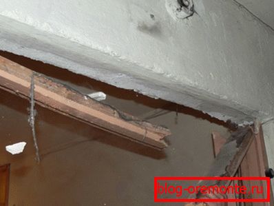 Демонтажа старих врата: поправка у стану Демонтажа старих врата: поправка у стану