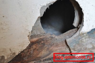 Продужени контакт са водом не користи материјал. На слици - преграду између купатила и кухиње. Продужени контакт са водом не користи материјал. На слици - преграду између купатила и кухиње.