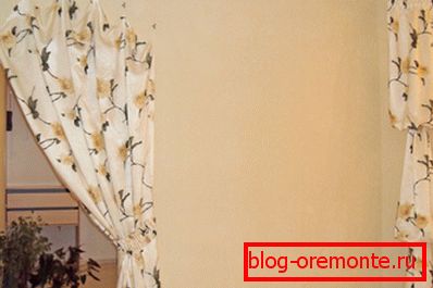 Врата у облику лука са завјесама Врата у облику лука са завјесама