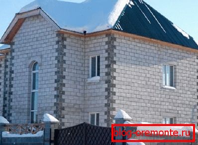 Фотографије приватне куће газираног бетона. Фотографије приватне куће газираног бетона.