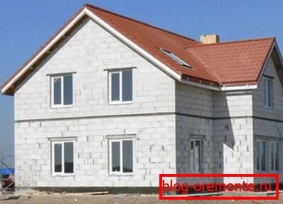 Готова конструкција, чак и са квалитетним зидовима, треба додатно заштитити од влаге. Готова конструкција, чак и са квалитетним зидовима, треба додатно заштитити од влаге.