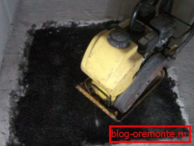 Коришћење овог материјала за поправку подова уз истовремено стварање хидроизолације