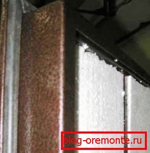 Причврстите заптивач између ојачања Причврстите заптивач између ојачања