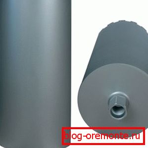 Круна је цев са резом и монтирана на реп. Круна је цев са резом и монтирана на реп.