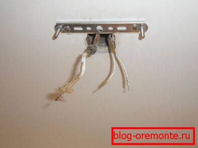 Постављање лустера на бетонски плафон помоћу монтажне шине Постављање лустера на бетонски плафон помоћу монтажне шине