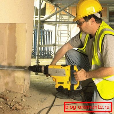 Аматерска фотографија професионалног пунцхера на послу Аматерска фотографија професионалног пунцхера на послу
