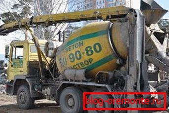 Машина за напајање бетона до висине помоћу манипулатора