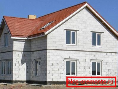 Између првог и другог спрата треба да буде в / в појас