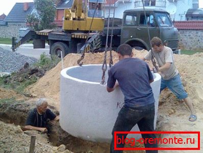 Постављање бунара армиранобетонских прстенова је релативно једноставно
