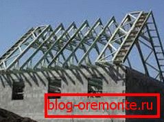 Снажни или тешки кровови се могу створити у кућама из таквог материјала само ако немају више од једног спрата, мада се ово сматра превисоким трошковима. Снажни или тешки кровови се могу створити у кућама из таквог материјала само ако немају више од једног спрата, мада се ово сматра превисоким трошковима.