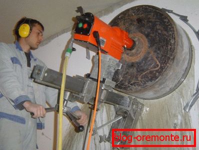 На фотографији - машина за израду рупа великог пречника
