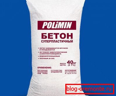 У фото-сувој бетонској мешавини у врећици спреман за употребу.
