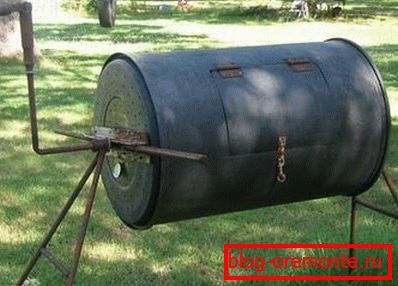 На фотографији је готови уређај са ручним погоном