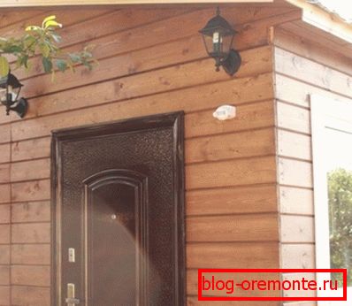 На слици је приказана кућа са вањским имитацијом дрвета. На слици је приказана кућа са вањским имитацијом дрвета.