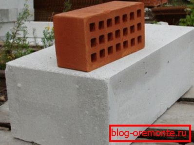 На слици је приказана разлика између обичног блока и гипса. На слици је приказана разлика између обичног блока и гипса.