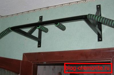 Наддверни хоризонтални бар Наддверни хоризонтални бар