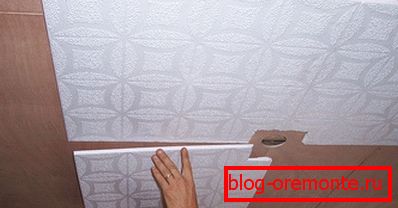 Залијепити плочу од полистирена Залијепити плочу од полистирена