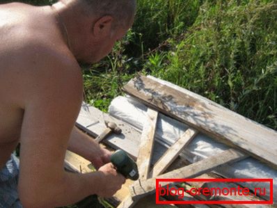 Неки покушавају да изграде трачницу од отпадних материјала Неки покушавају да изграде трачницу од отпадних материјала
