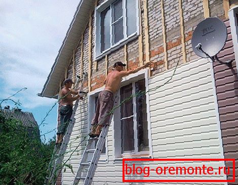 Покривајући прибоју зграде опеке са винил страном