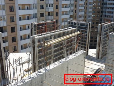 Конвенционални малтер цементне песке без ојачања нема потребну чврстоћу, због чега је присуство арматурног кавеза неопходно током бетонирања. Конвенционални малтер цементне песке без ојачања нема потребну чврстоћу, због чега је присуство арматурног кавеза неопходно током бетонирања.