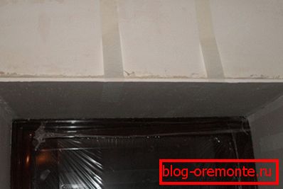 Завршавање врата улазних врата са сувим зидом Завршавање врата улазних врата са сувим зидом