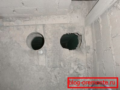 Рупа са десне стране направљена је круном, са леве стране - са дијамантом. Рупа са десне стране направљена је круном, са леве стране - са дијамантом.