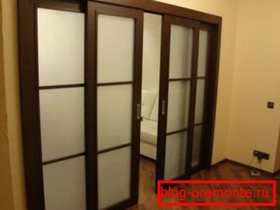 Преграда са клизним вратима - купе Преграда са клизним вратима - купе