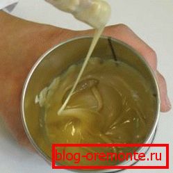 Када користите лепак не заборавите на безбедност, користите рукавице и маску Када користите лепак не заборавите на безбедност, користите рукавице и маску