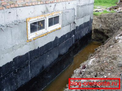 Разлог за третирање бетонских зидова водонепропусном је очигледан. Разлог за третирање бетонских зидова водонепропусном је очигледан.