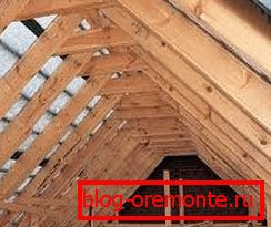 Једноставан, кровни кров током инсталације Једноставан, кровни кров током инсталације