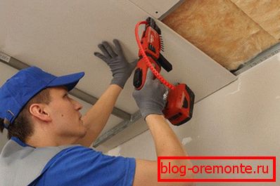 Листови су причвршћени Листови су причвршћени