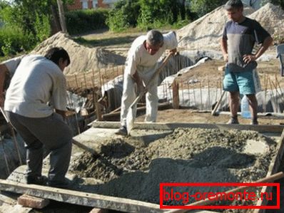 Ручна припрема бетона траје пуно времена и напора. Ручна припрема бетона траје пуно времена и напора.