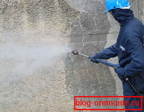Уз помоћ воде испоручене под притиском