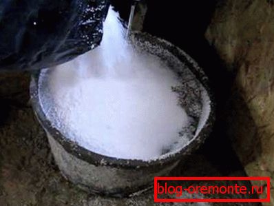 Мешајте композицију мешалицом Мешајте композицију мешалицом