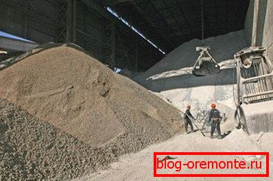 Сирови материјали за припрему бетонских раствора се припремају и чувају у посебним складиштима. Сирови материјали за припрему бетонских раствора се припремају и чувају у посебним складиштима.