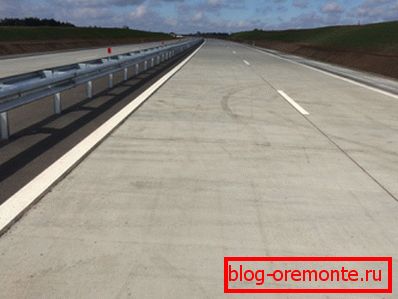 Цементни бетон даје платно светло сиве боје, што се боље види ноћу. Цементни бетон даје платно светло сиве боје, што се боље види ноћу.