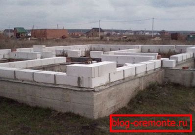 Постављање првог реда блокова Постављање првог реда блокова