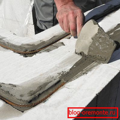 Љепило постављамо појачањем. Љепило постављамо појачањем.
