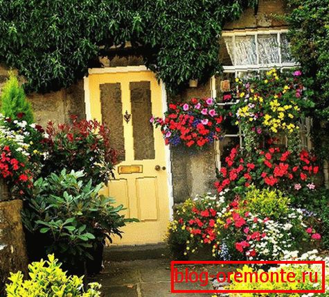 Декорација са цветним биљкама