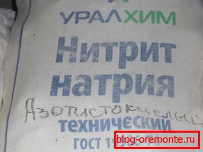 Паковање са натријум нитритом. Паковање са натријум нитритом.