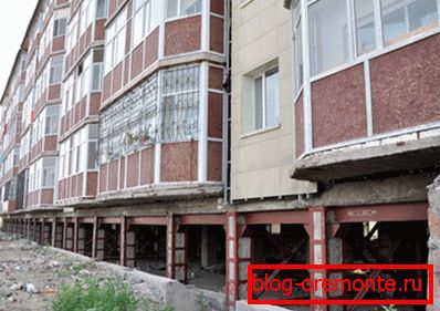 Јачање темеља са монолитним ојачаним бетонским клиповима омогућава продужење живота зграда и структура. Јачање темеља са монолитним ојачаним бетонским клиповима омогућава продужење живота зграда и структура.