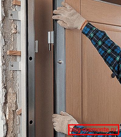 Држи врата на шаркама уградити челична врата