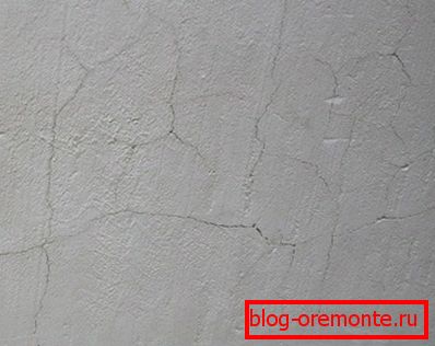 То се дешава са брзим губитком влаге из бетонске базе. То се дешава са брзим губитком влаге из бетонске базе.
