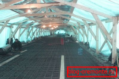 Привремена изградња може бити подигнута са импровизованих средстава, што је недвосмислена предност Привремена изградња може бити подигнута са импровизованих средстава, што је недвосмислена предност