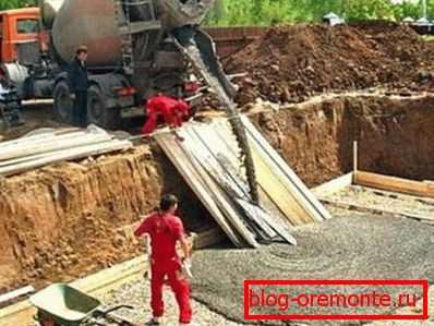 Пуњење основе са увезаним бетоном Пуњење основе са увезаним бетоном